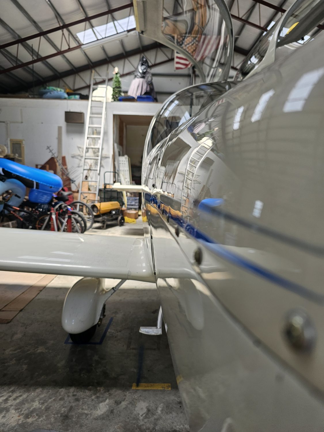 Mirror finish on polished aircraft fuselage